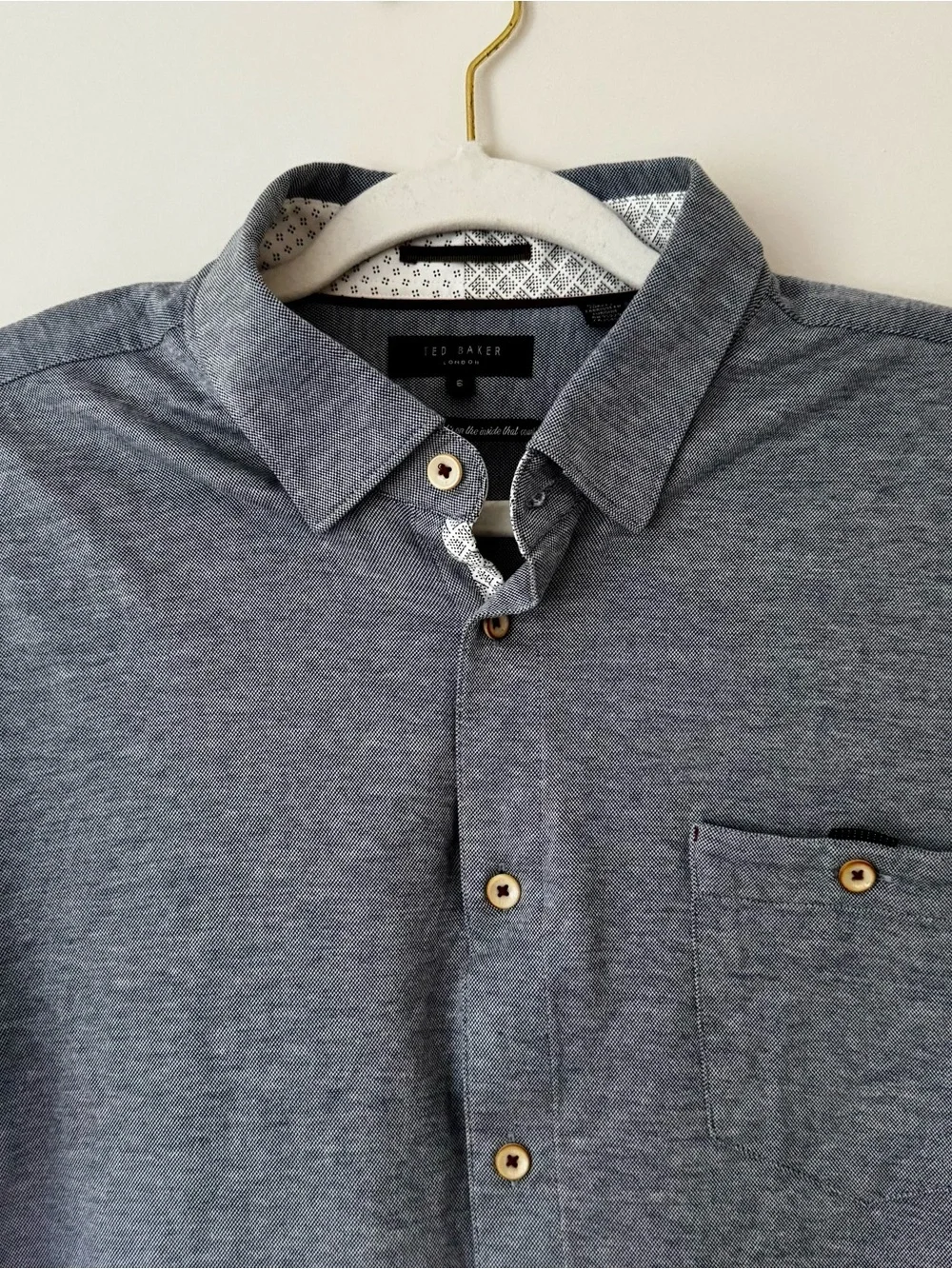 Ted Baker London Timothy Chambray Button Down Shirt, Blue – Men’s Size 6 (L/XL)